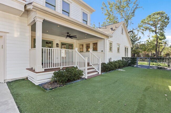 Building Photo - 1548 Cortlandt St