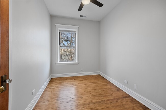 Building Photo - Renovated Logan Square 3 Bedroom - Available March 15th!