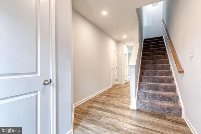 Building Photo - 2261 Kelston Pl