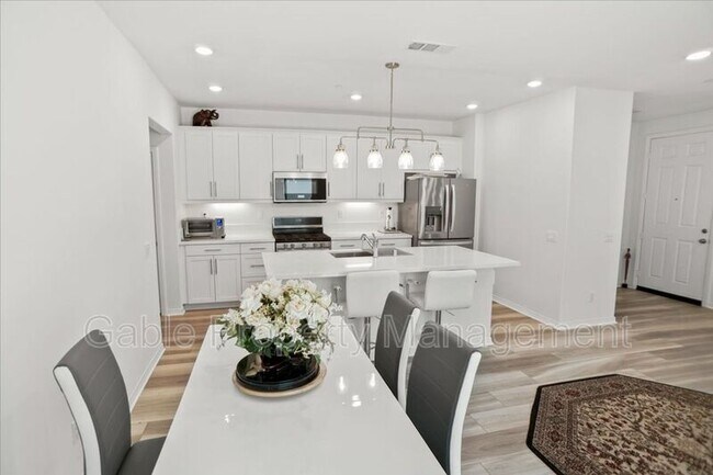 Building Photo - 17039 Titus Ln
