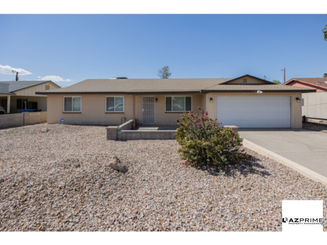 Building Photo - Stylish 3/2 Phoenix House with Spacious Ba...