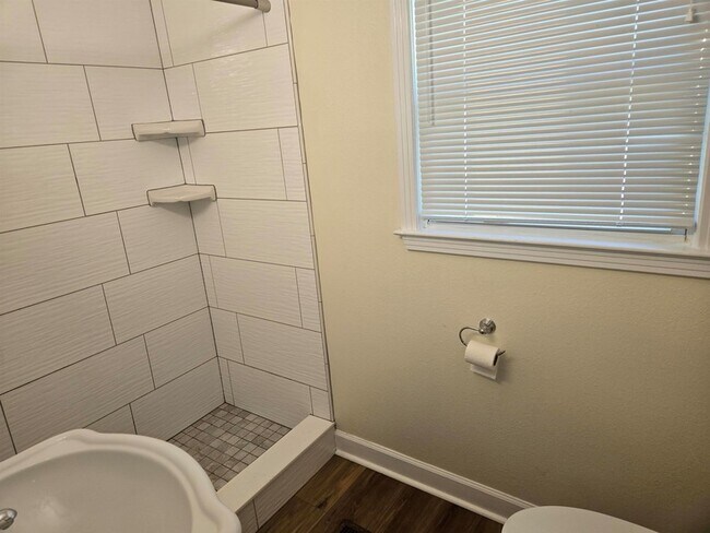 Building Photo - 1809 Tyndall Dr