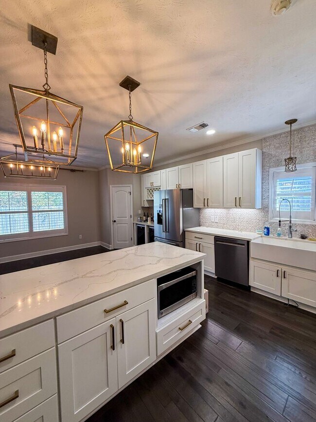 Building Photo - Beautifully Designed Home with Luxury Features – $2,400/Month