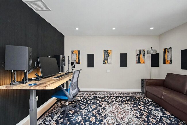 Building Photo - 21460 Laguna Dr