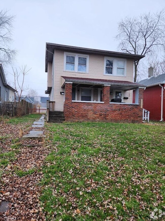 Building Photo - SOUTHSIDE TWO BEDROOM DUPLEX WITH LARGE BA...