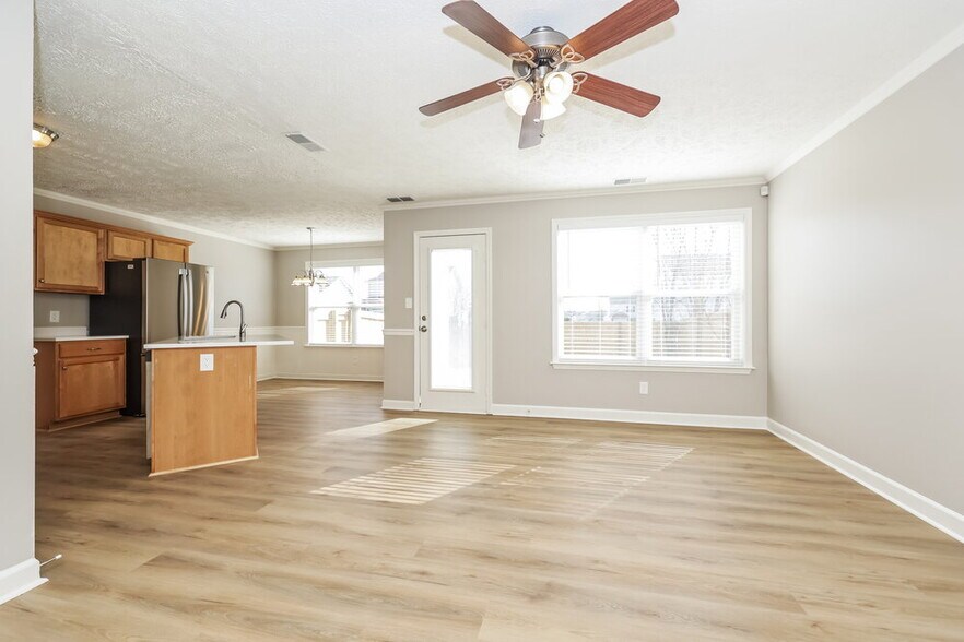 Building Photo - 1613 Beaconcrest Cir