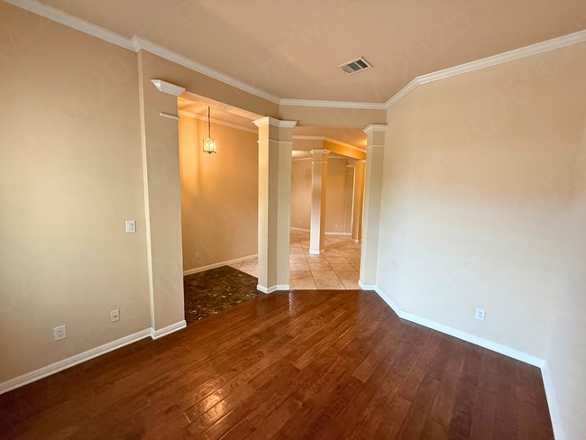 Building Photo - 18434 Rogers Bend