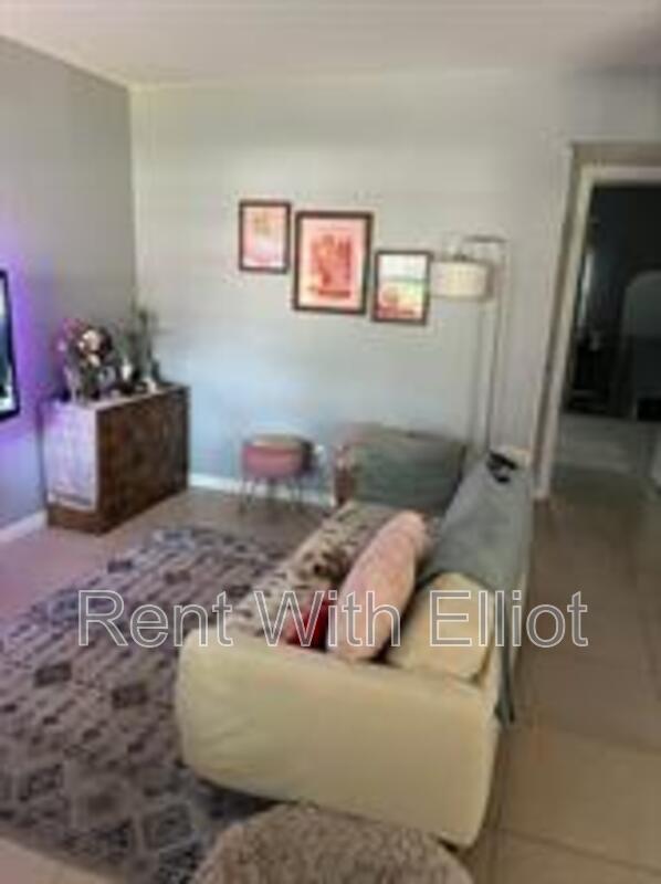 Building Photo - 1405 Miami Rd