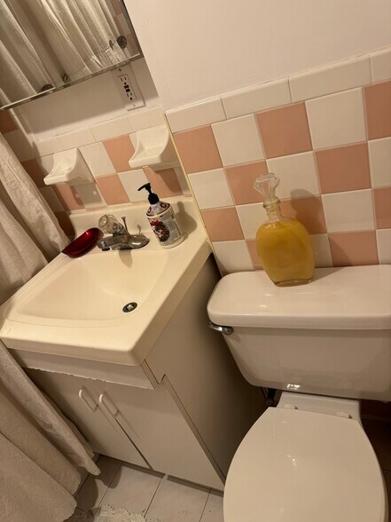 Bathroom - 11856 222nd St