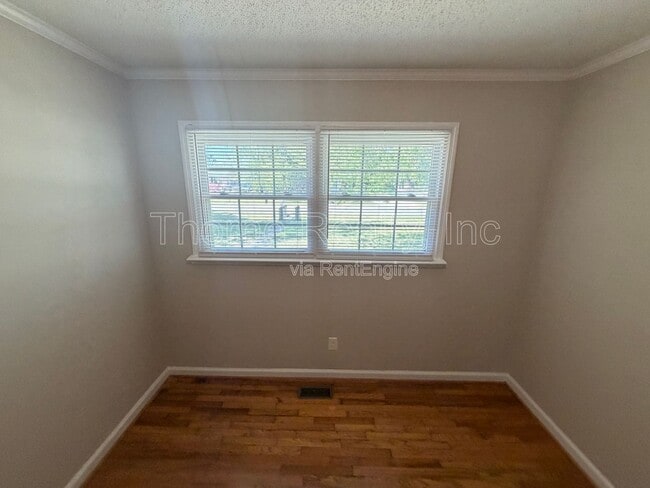 Building Photo - 707 Ward Dr