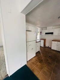 Building Photo - 3 Bed 2 Bath Mobile Home Under Renovations