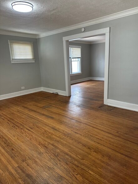 Building Photo - 453 Clay Ave