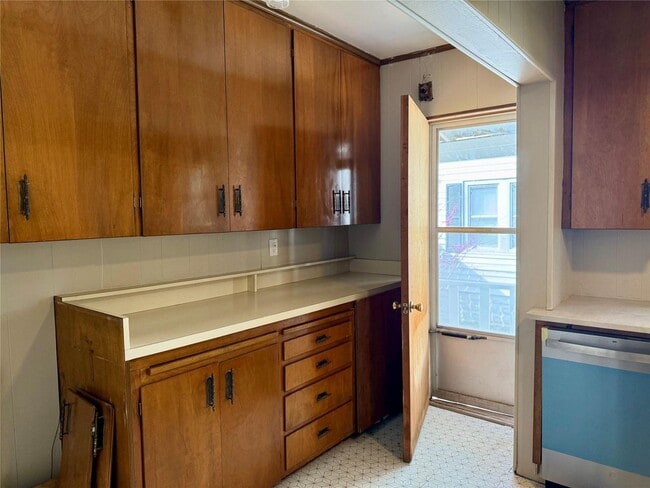 Building Photo - Great neighborhood, watchful neighbors, darling Midtown home near fairgrounds & TU.