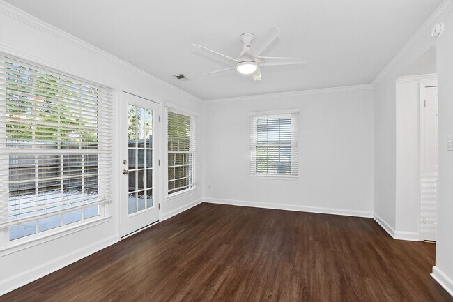 Building Photo - 1819 Sabrina Ct