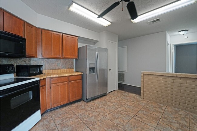Building Photo - 21738 Dovington Ct