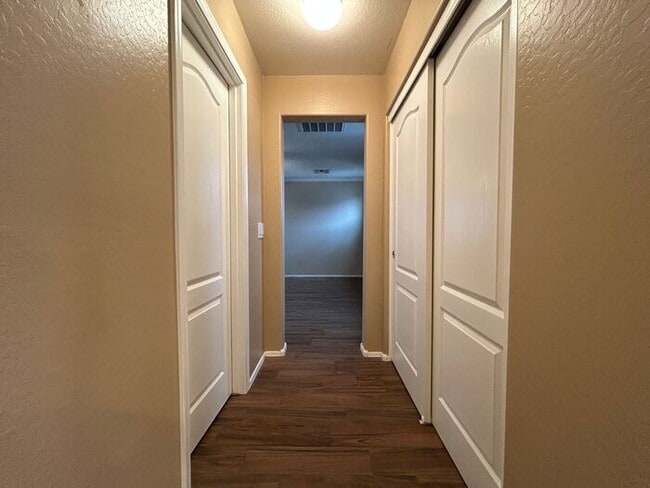 Building Photo - 2251 S Ponderosa Dr