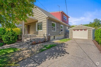 Building Photo - Charming Bungalow in Overlook neighborhood...