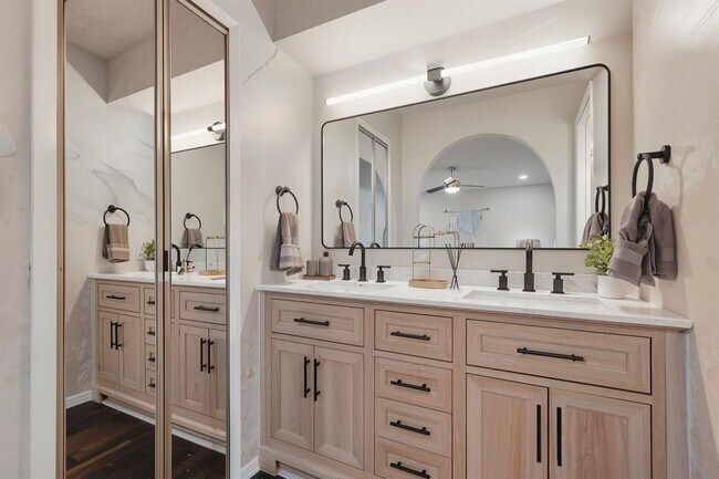 Building Photo - 5830 Jester Dr