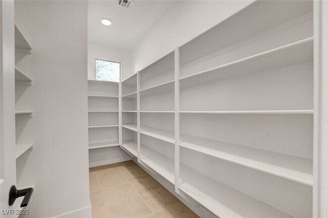 Building Photo - 1305 Azure Jay Ave