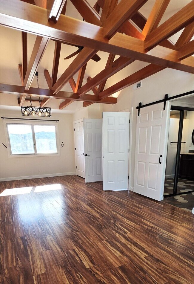 Building Photo - Fabulous Moraga 4bd+den/3ba Property with Stunning Views & Pool/Spa