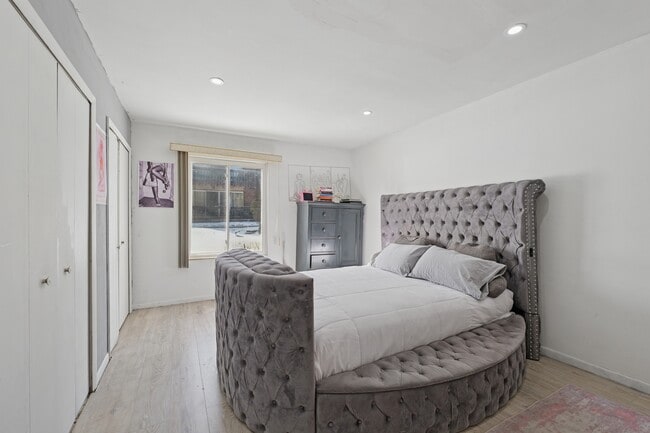 Building Photo - 827 194th St