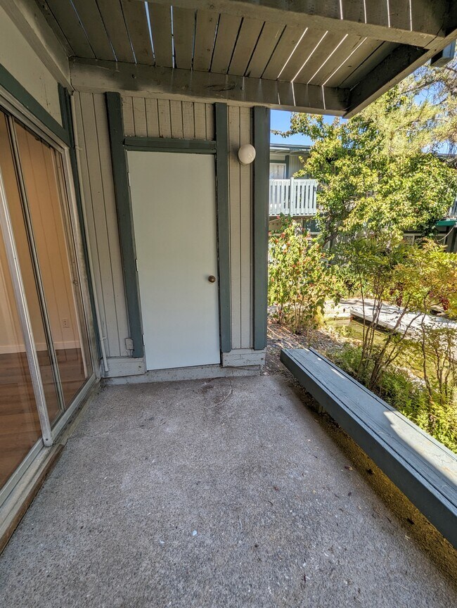 Building Photo - 1036 Oak Grove Rd
