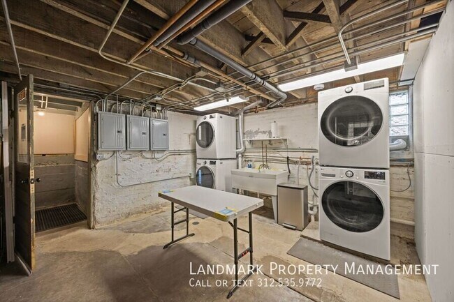 Building Photo - 2176 W Eastwood Ave