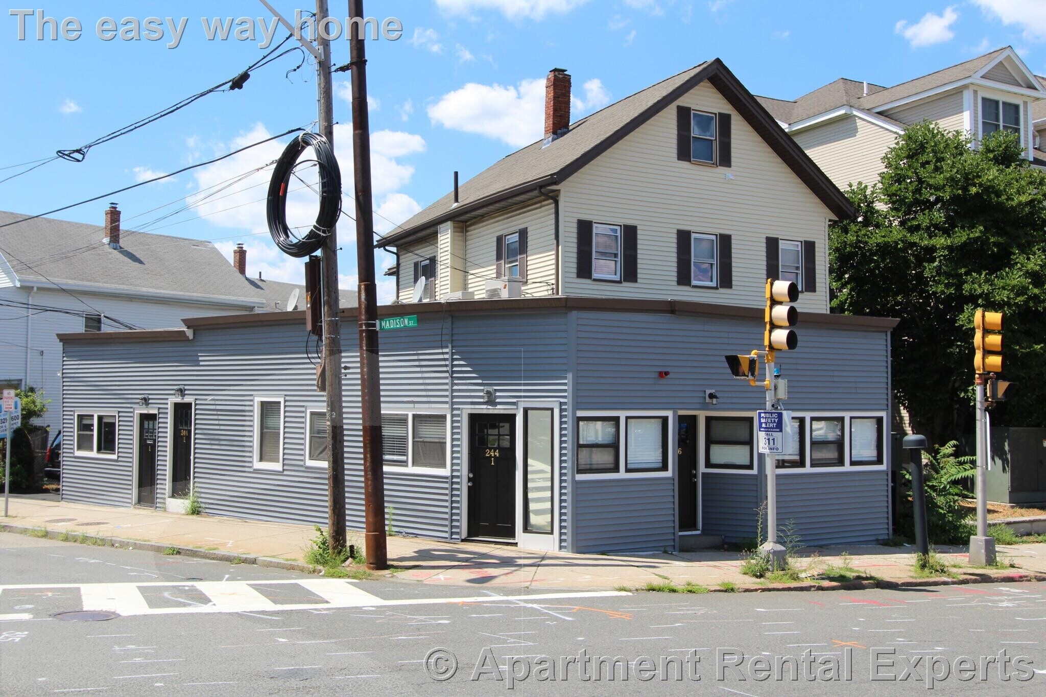 Building Photo - 246 Main St