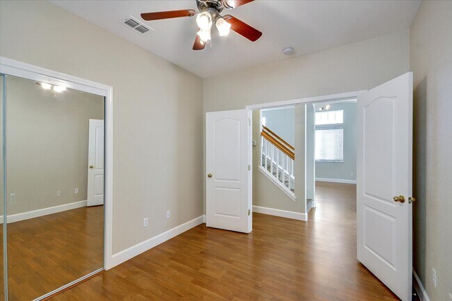 Building Photo - OPEN & SPACIOUS, 4 BEDROOM, 3 BATH 2 STORY...