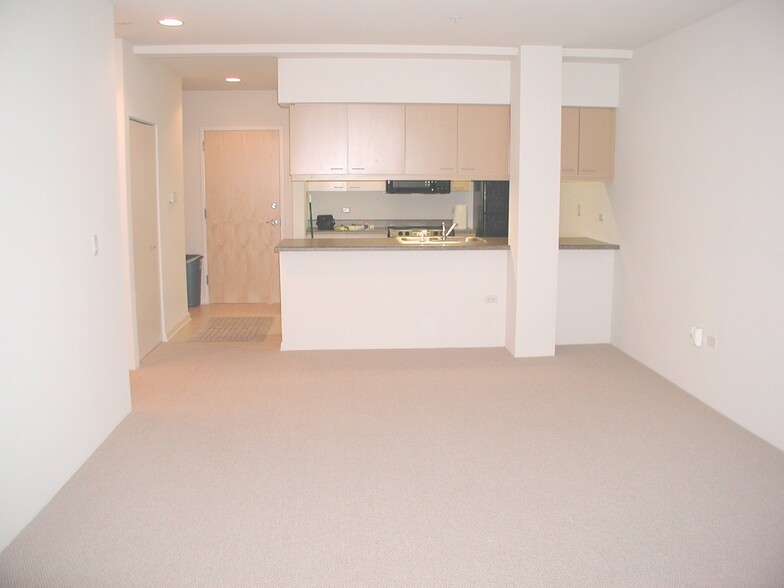 Livingroom kitchen - no pets, no smoking - 1236 Chicago Ave