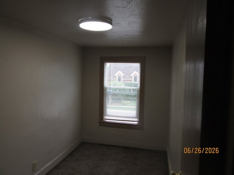 Building Photo - 103 8th St