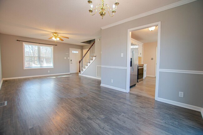 Building Photo - Pet Friendly Three Bedroom!