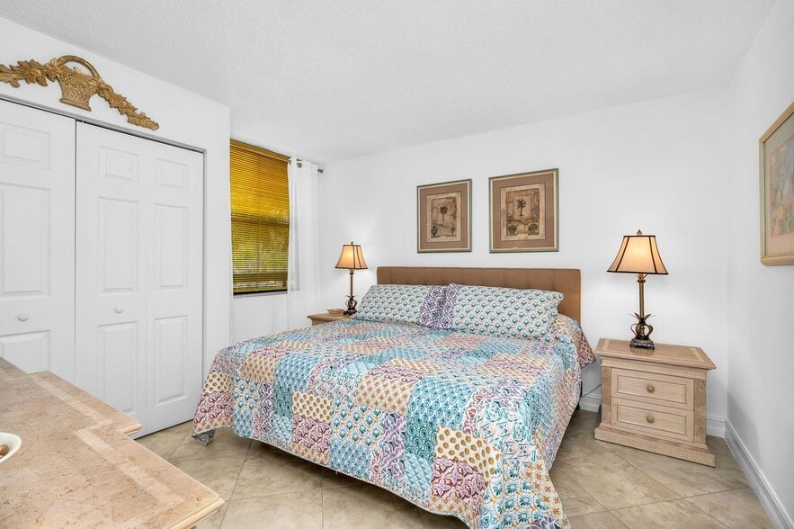 Building Photo - 950 Egret Cir