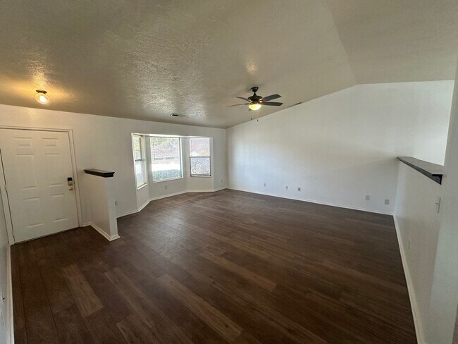 Building Photo - 3059 Bayberry Cir