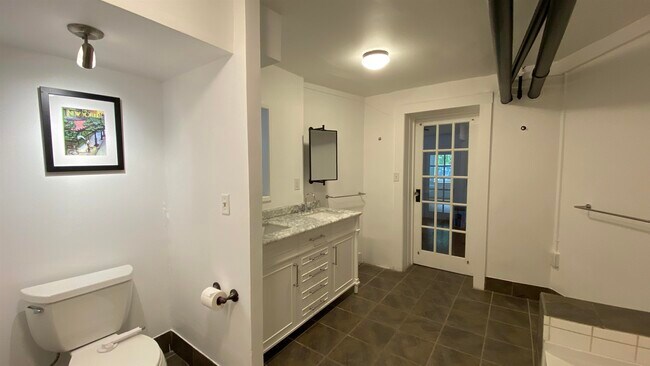 Building Photo - 284 4th St