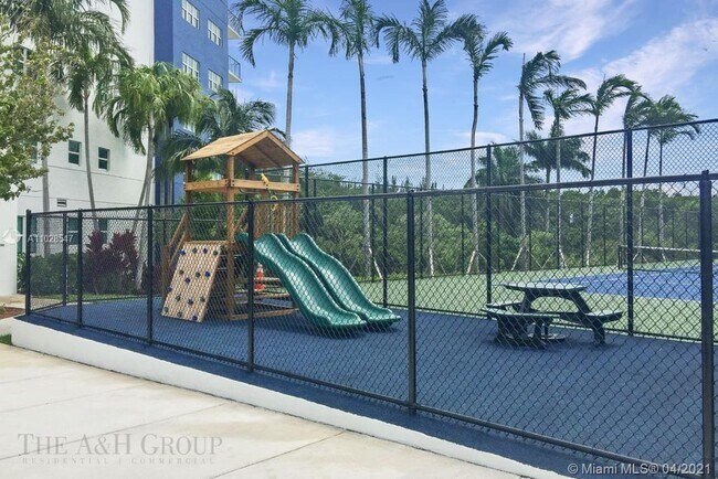 Building Photo - 15051 Royal Oaks Ln
