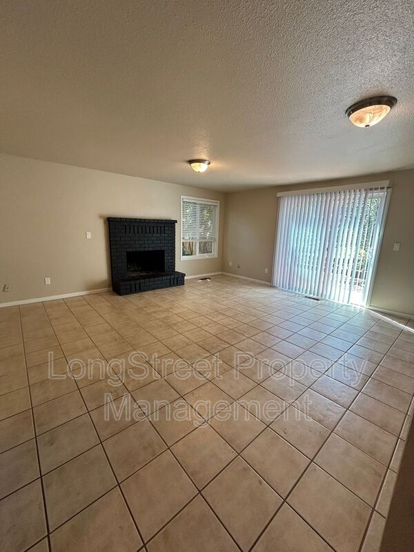 Building Photo - 4181 NW Jasmine Pl