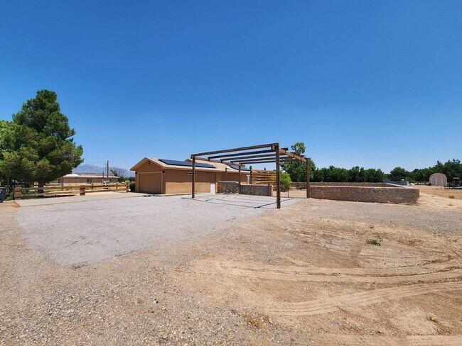 Building Photo - 1535 Vajillo Ln