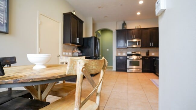 Building Photo - 2109 Mooncrest Dr