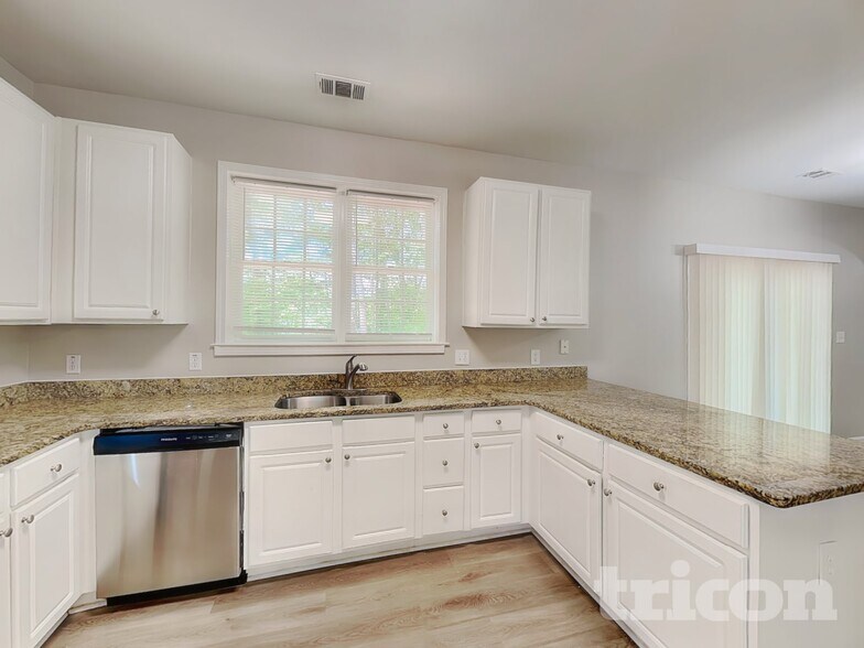 Building Photo - 1013 Chatsworth Ln