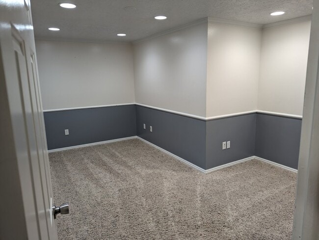 Building Photo - 1806 E Fawn Ln