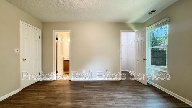 Building Photo - 5568 Annandale Dr