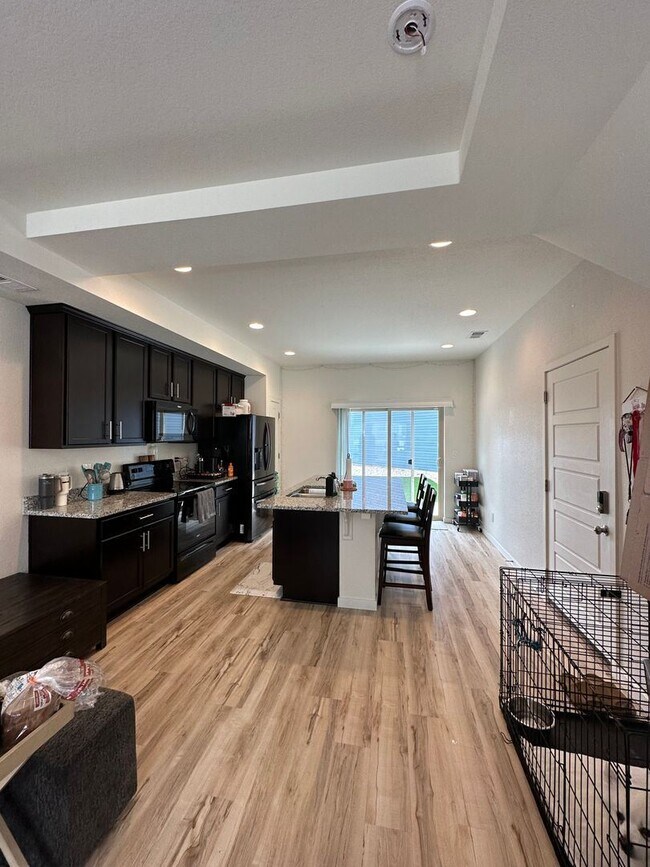 Building Photo - 4 br, 2.5 bath House - 6121 Ashmore Ln