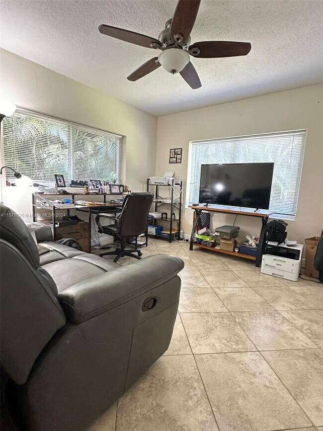 Building Photo - 1753 NE 18th St