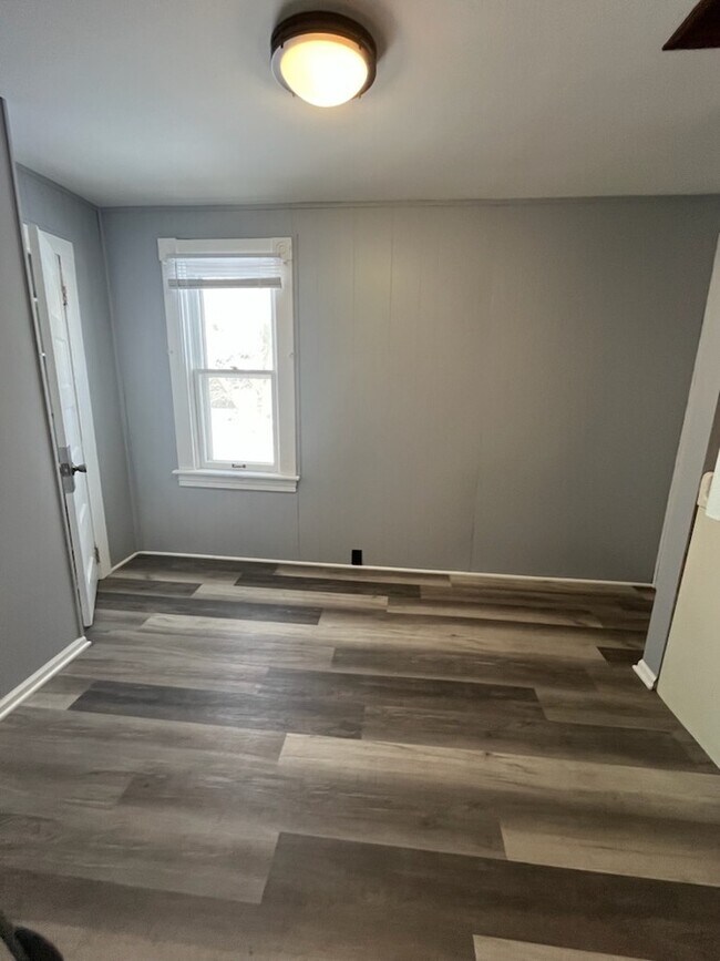 Building Photo - 333 W Washington Ave