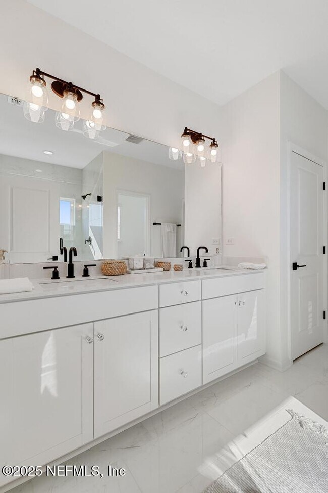 Building Photo - 27 Twilight Ln