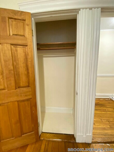 Building Photo - 364 Riverway