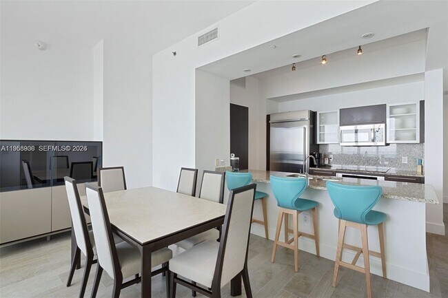 Building Photo - 950 Brickell Bay Dr