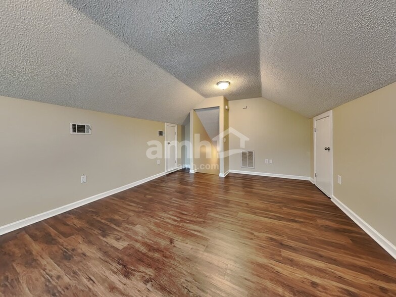 Building Photo - 28 Blue Lake St