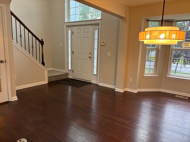 Building Photo - 5895 Mill Oak Dr